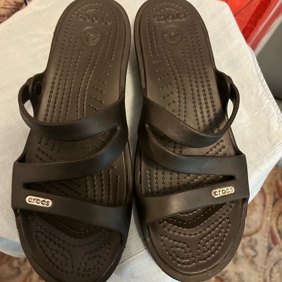 Croc Sandals - Women’s- Black slide ins-Size 8 - Picture 9 of 11